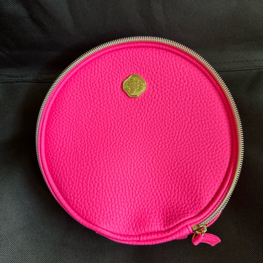 SHISEIDO TRAVEL VANITY HOT PINK